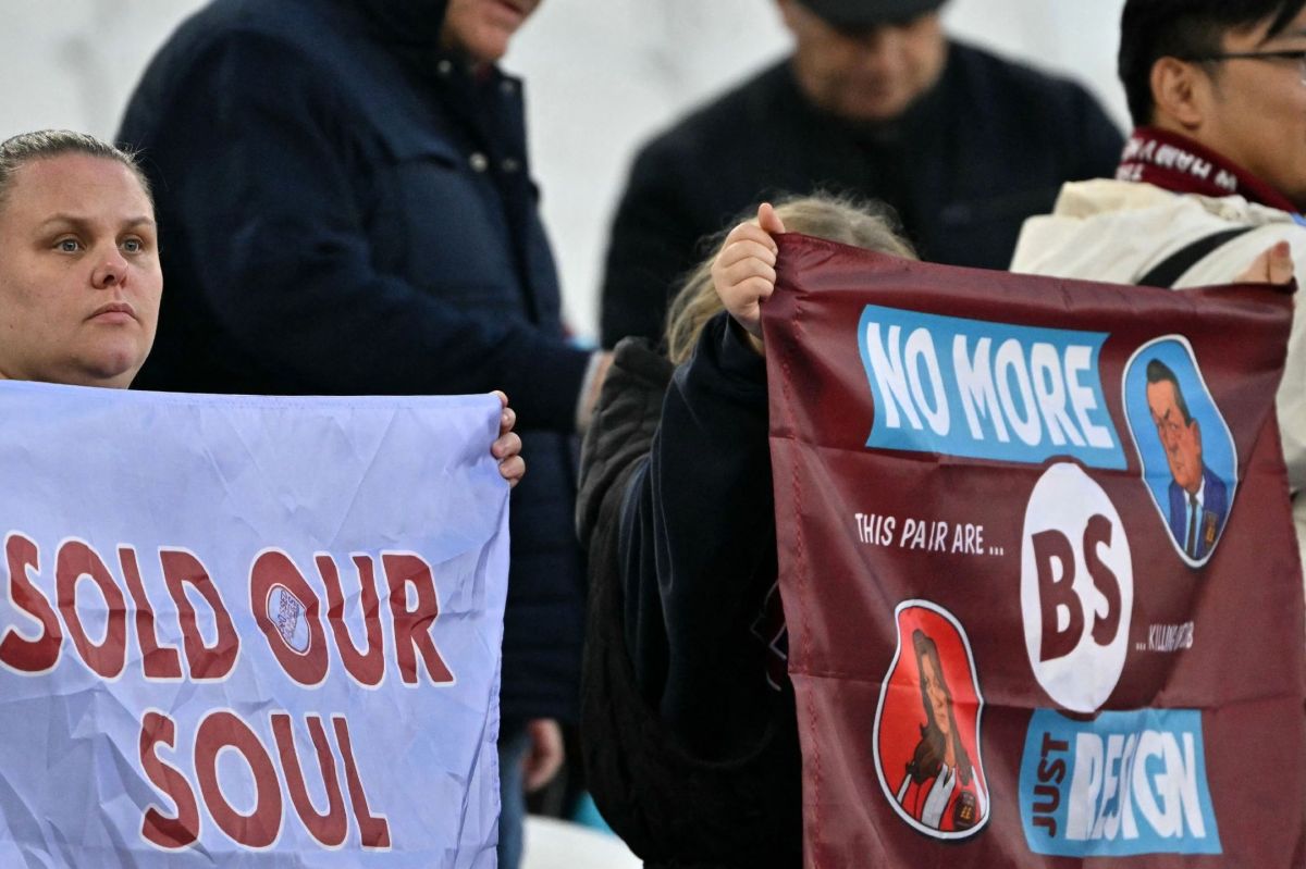 اعتراض ادامهدار هواداران تیم لندنی علیرغم پیروزی مقابل نیوکاسل