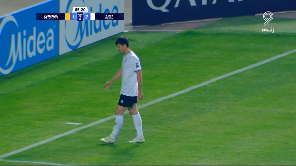 اخراج بازیکن آخال با دریافت کارت زرد دوم مقابل سپاهان