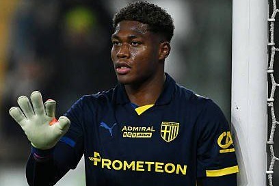 دروازهبان ژاپنی جایگزین کاپیتان فرانسوی میلان میشود؟