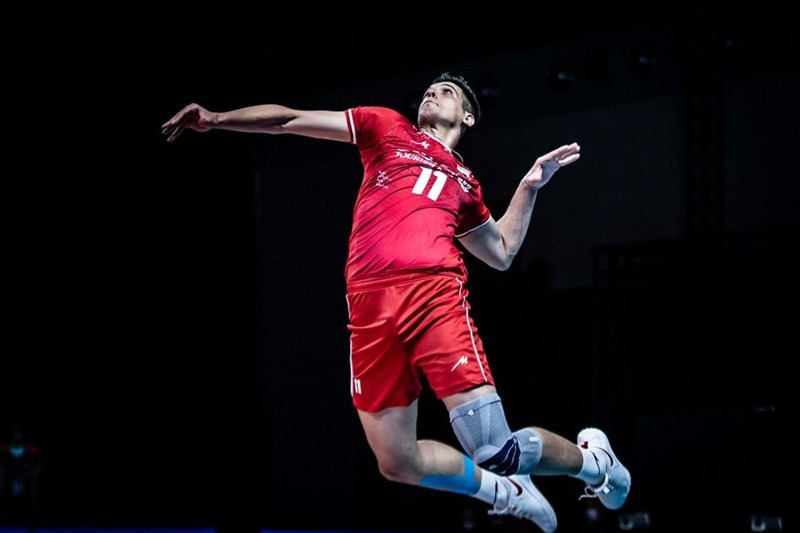 ملیپوشان والیبال با بازوبند مشکی وارد زمین میشوند