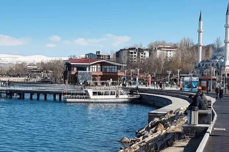 بهترین هتل‌ های چهار ستاره وان با صبحانه رایگان و موقعیت عالی