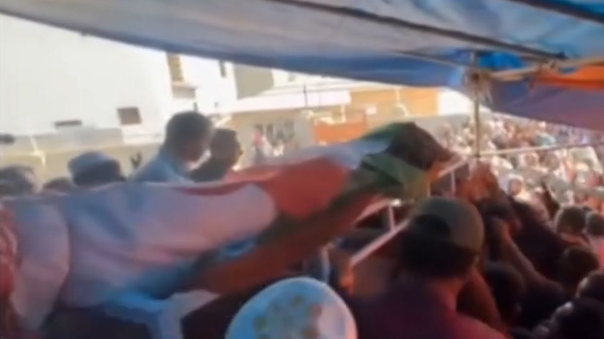 تشییع پیکر پاک صابر کاظمی، در منزل پدری