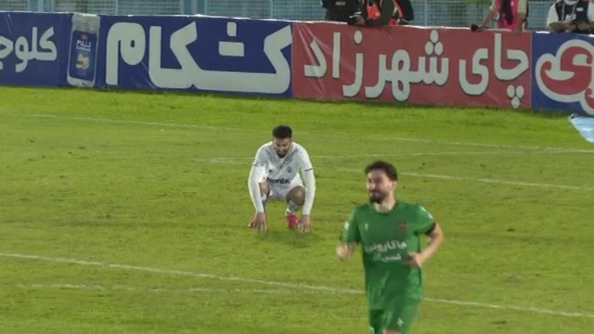 جنجالی/ دروازه بان شمس آذر پنالتی مهدی عبدی مهاجم ملوان را در دقیقه 114 مهار کرد