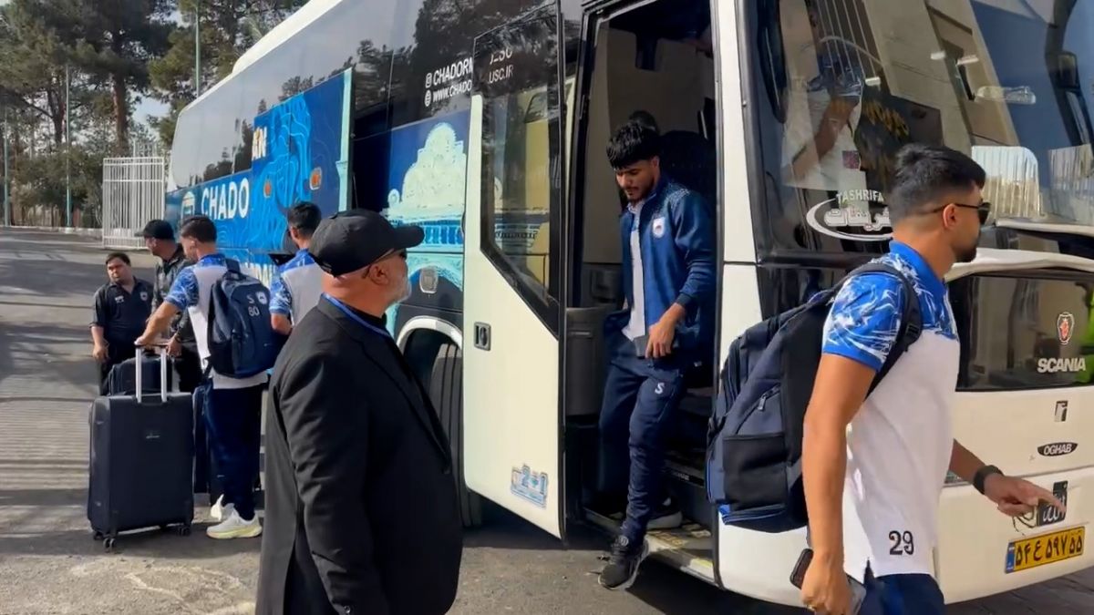 ورود بازیکنان آلومینیوم اراک و چادرملو به ورزشگاه شهید نصیری