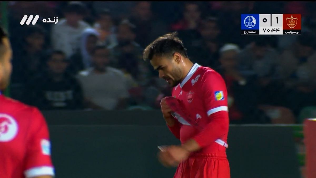 نجات دروازه استقلال خوزستان از روی خط دروازه