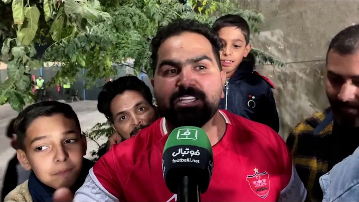 کری خوانی شدید هواداران پرسپولیس برای استقلالی ها