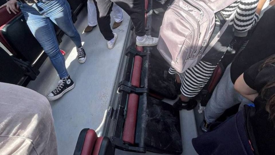 صندلیهای لوکس نیوکمپ تاب هیجان هواداران را نیاورد!