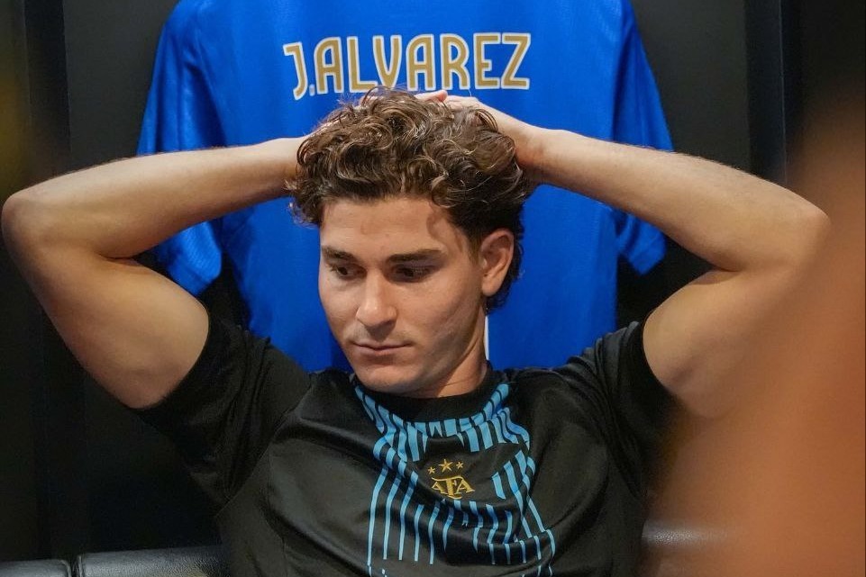 واکنش تند به حذف خولیان آلوارز از فهرست بهترین مهاجمان سال فیفا!