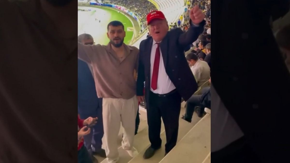 استادیوم پارس شیراز و بازار داغ عکس‌های یادگاری با بدل ترامپ