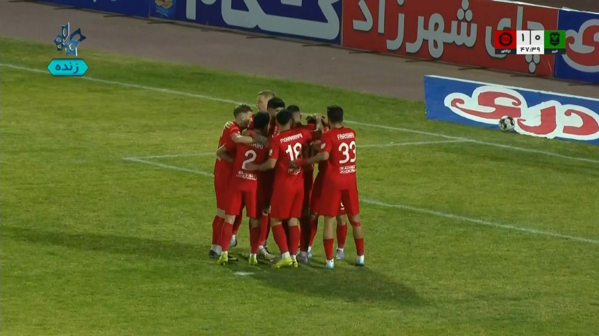 گل اول تراکتور به خیبر (حسین زاده - پنالتی)