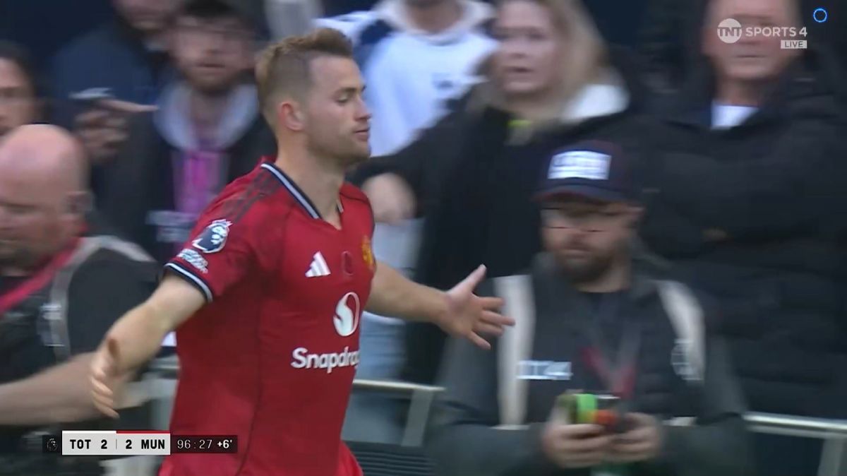 گل دوم منچستریونایتد به تاتنهام (دلیخت در دقیقه 96)