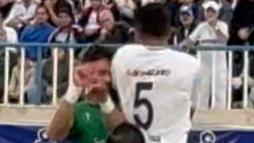 باشگاه شمس آذر با انتشار این ویدیو به عدم اعلام خطای پنالتی بازیکن ملوان اعتراض کرد