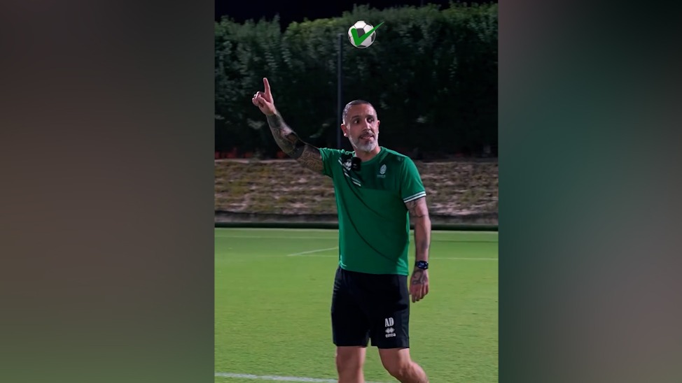 اشکان دژاگه و چالش تیر دروازه در تمرینات لوسیل قطر