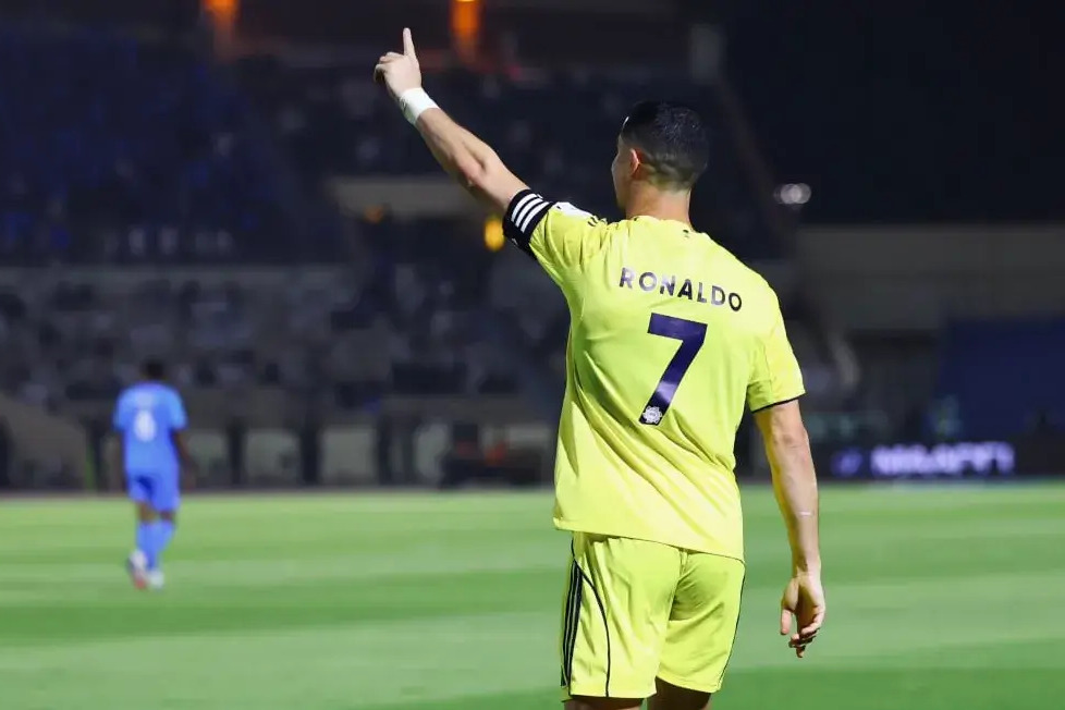 طعنهای که رونالدو به داور زد
