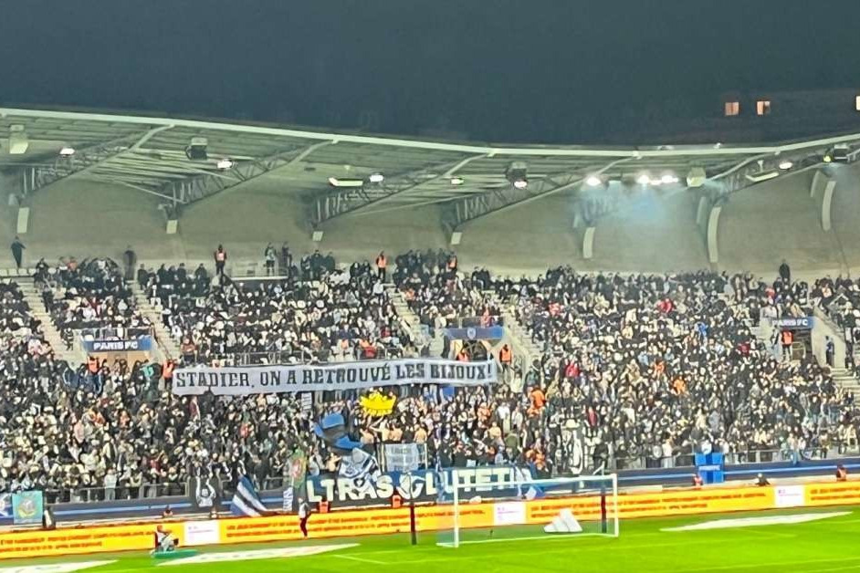 پیام طنزآمیز هواداران پاریس افسی درباره سرقت موزه لوور