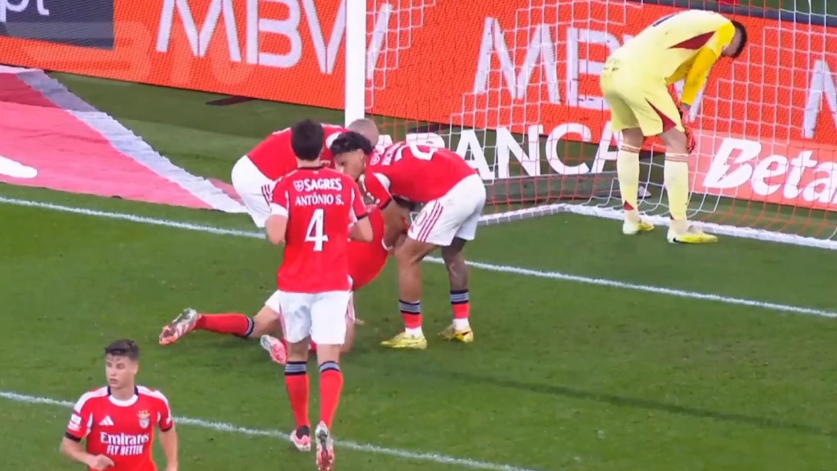 گل به خودی باورنکردنی در بازی بنفیکا و کاساپیا