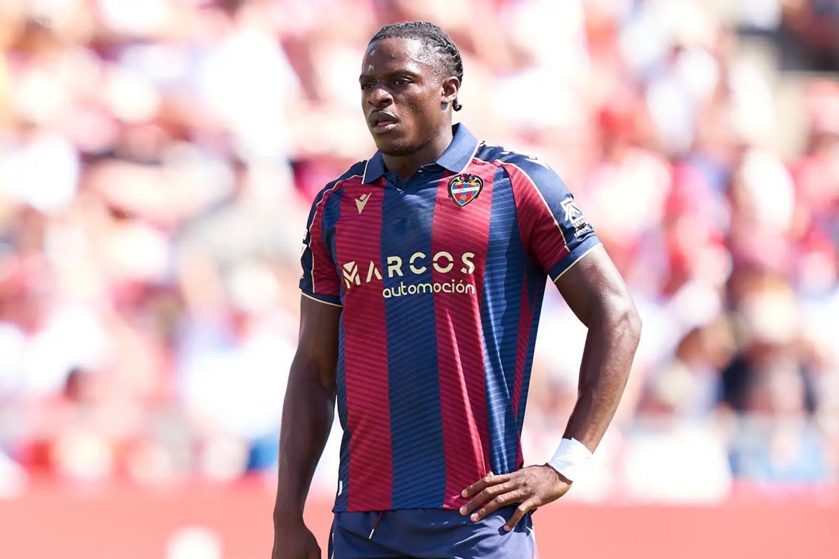 موضع لوانته درباره علاقه بارسلونا و چلسی به مهاجم این تیم