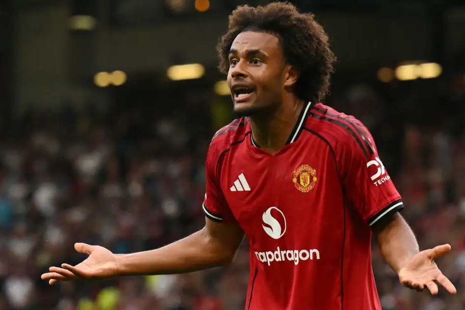 توصیه اسطوره هلندی به مهاجم منچستریونایتد: از انگلیس برو!