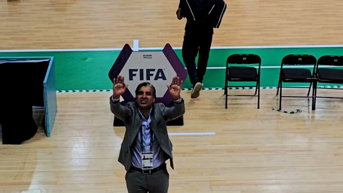 شادی بازیکنان والیبال ایران با ستاره‌های تیم ملی فوتسال