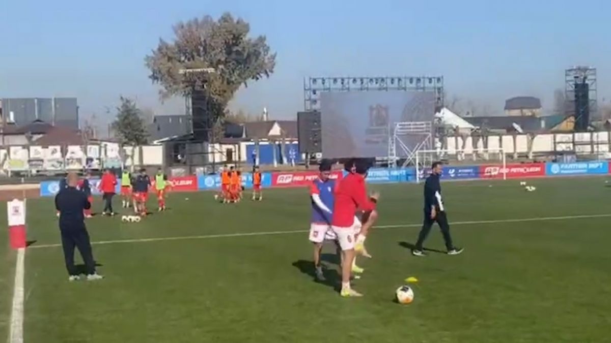 لحظاتی از گرم کردن ملیپوشان امید در ورزشگاه کورمان بک پیش از بازی با روسیه