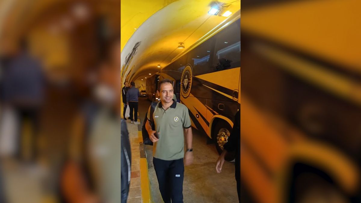 ورود بازیکنان نسل طلایی ۸۰ و ۹۰ سپاهان به ورزشگاه