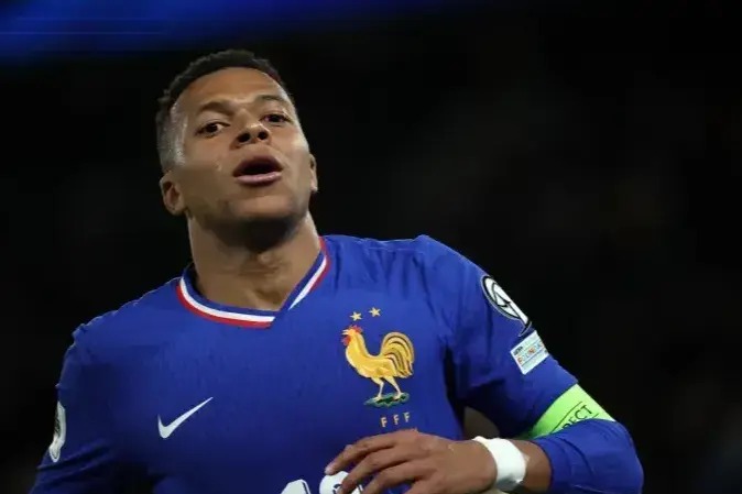 ستاره رئال مادرید اردوی تیم ملی فرانسه را ترک کرد