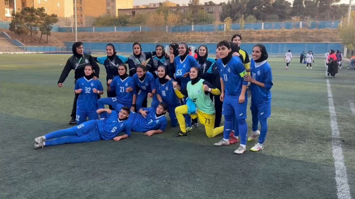 خوشحالی استقلالی ها بعد از پیروزی مقابل هتل شبستان رشت