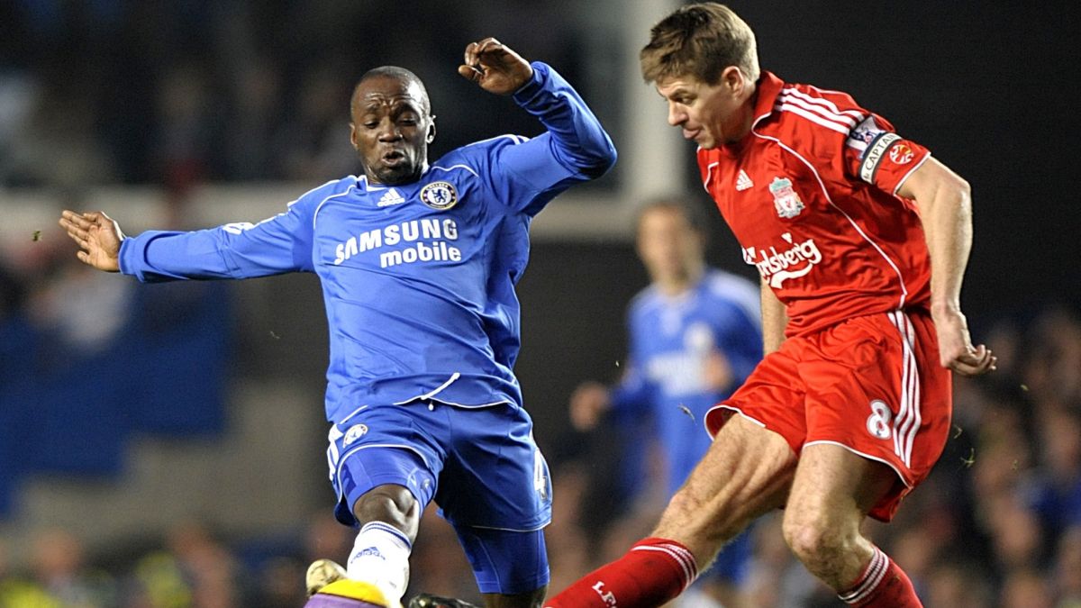 مرد نامرئی فوتبال که مهاجمان را شکار می‌کرد!