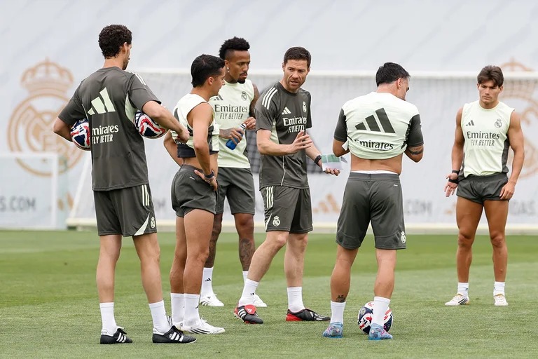 بازیکنان رئال مادرید هرگز پشت آلونسو را خالی نمی‌کنند