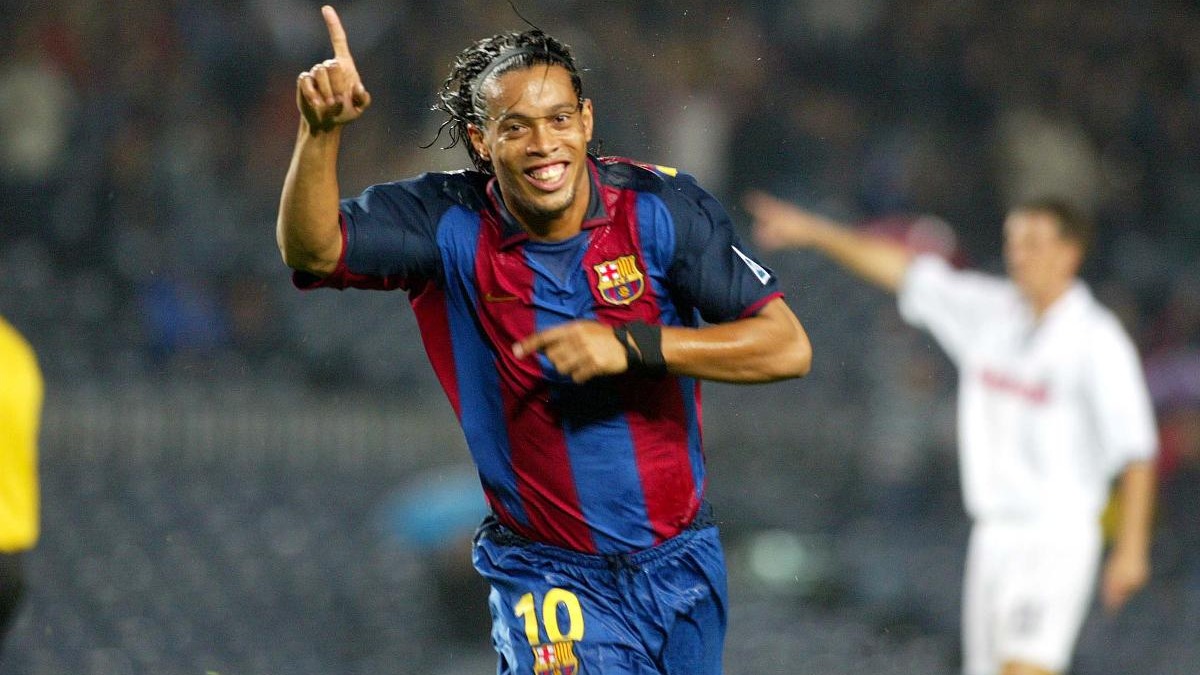 اولین گل رونالدینیو برای بارسلونا در سال 2003 مقابل سویا