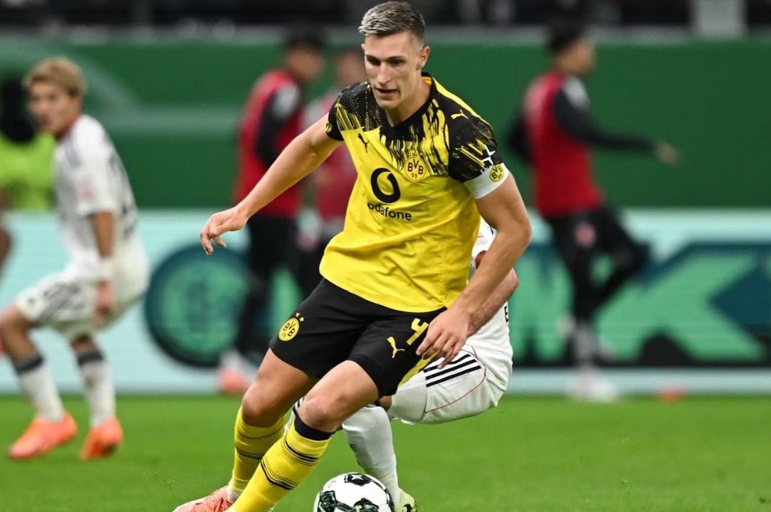 هانسی فلیک خواهان جذب ستاره خط دفاعی دورتموند