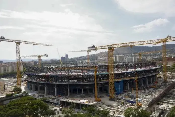 نیوکمپ برای بازی حساس بارسلونا هم آماده نمیشود