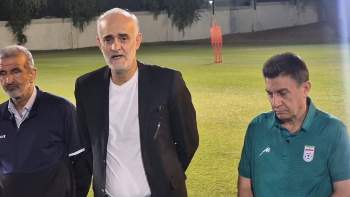 صحبتهای مهدی محمدنبی در ابتدای تمرین تیم ملی و تقدیر از مهدی طارمی