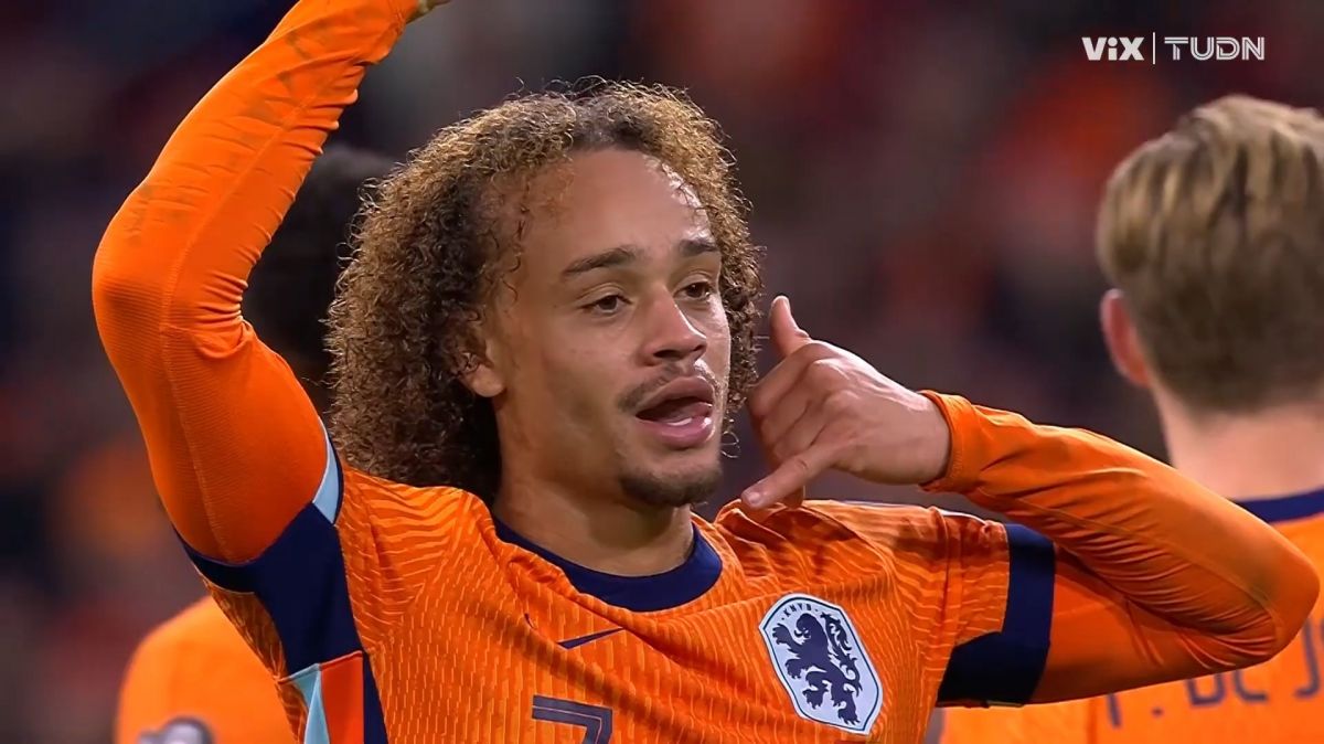 گل سوم هلند به لیتوانی (ژاوی سیمونز)