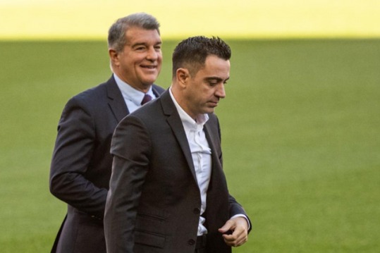 حمایت ژاوی از رقیب لاپورتا برای انتخابات ریاست بارسلونا