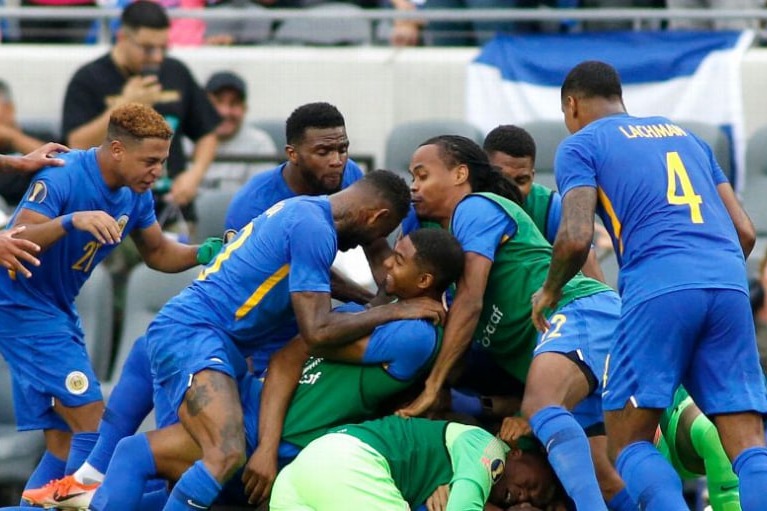 تیمی که حتی یک بازیکن بومی ندارد، می‌خواهد به جام جهانی صعود کند