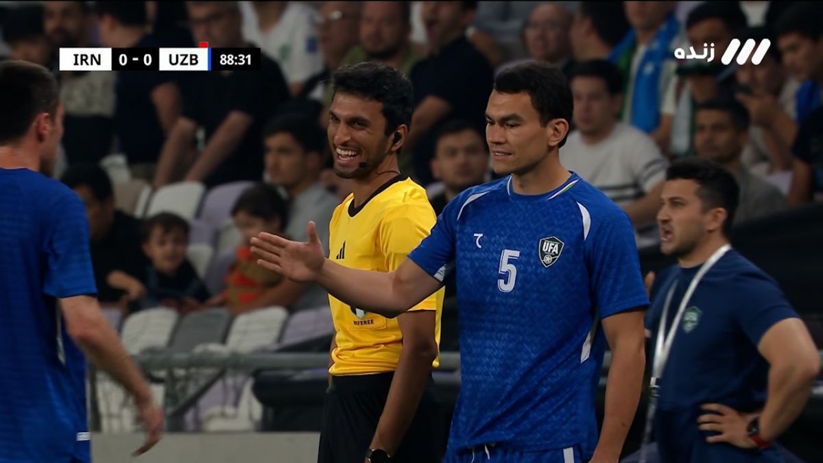 رستم آشورماتوف بازیکن استقلال برای ازبکستان زمین مسابقه آمد