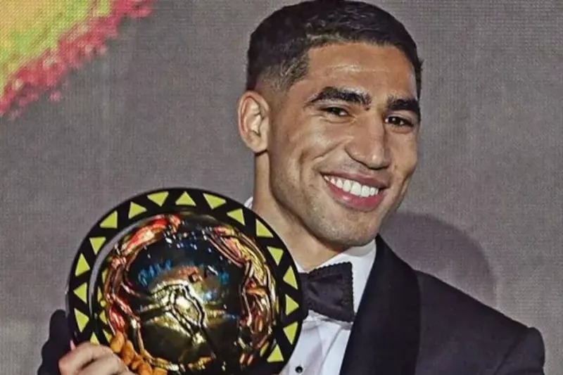 تبریک امباپه به اشرف حکیمی پس از فتح توپ طلای آفریقا (عکس)