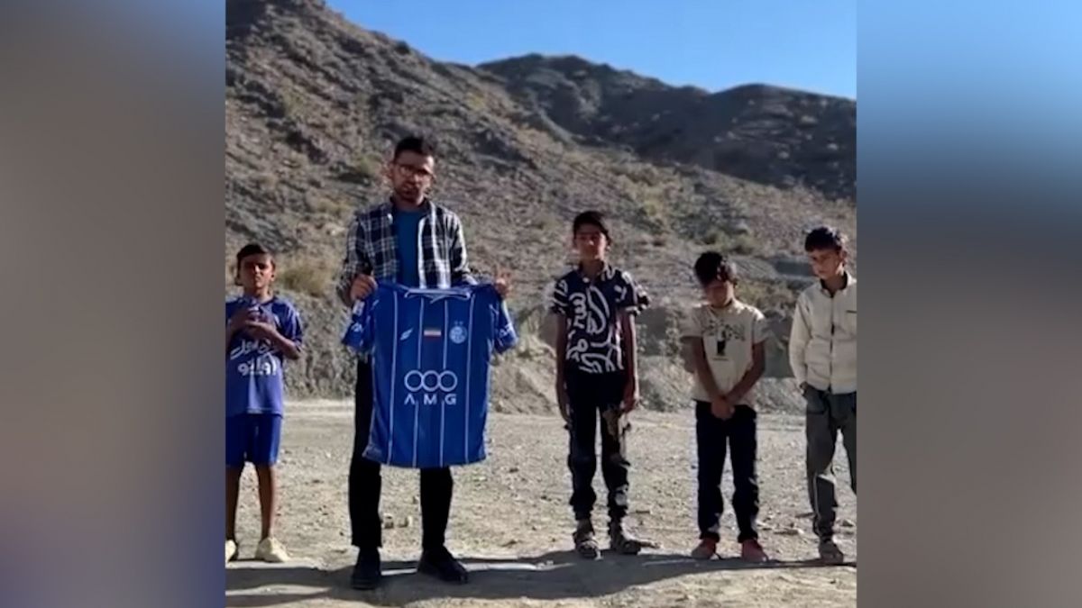 حرکت زیبای باشگاه و بازیکنان استقلال برای کودکان مناطق محروم بشاگرد