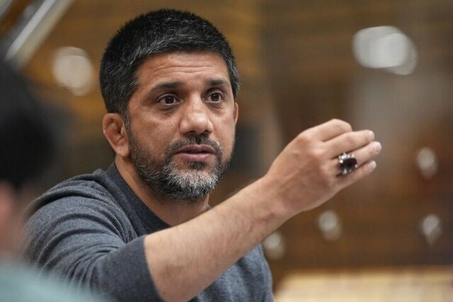 دبیر: باید با کسانی که کار نمی‌کنند، برخورد کنیم