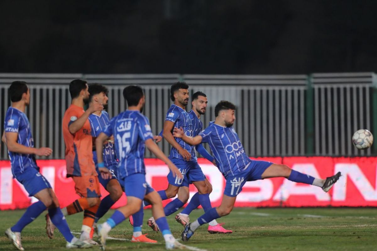 منصور رشیدی: بازیهای ورزشگاه تختی را پخش نکنید؛ شرم آور است!