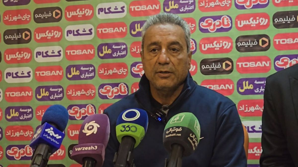 صحبت‌های علی اصغر کلانتری سرمربی برق شیراز بعد از بازی با هوادار در جام حذفی