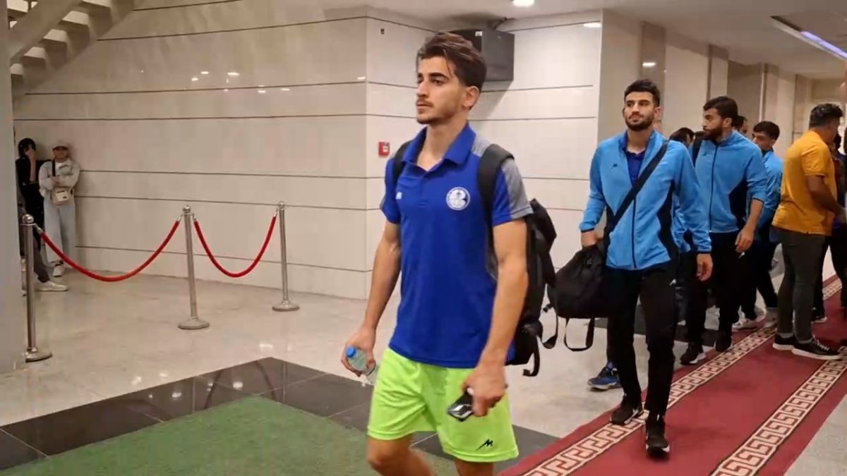 کاروان استقلال خوزستان بدون مصاحبه استادیوم رو ترک کرد