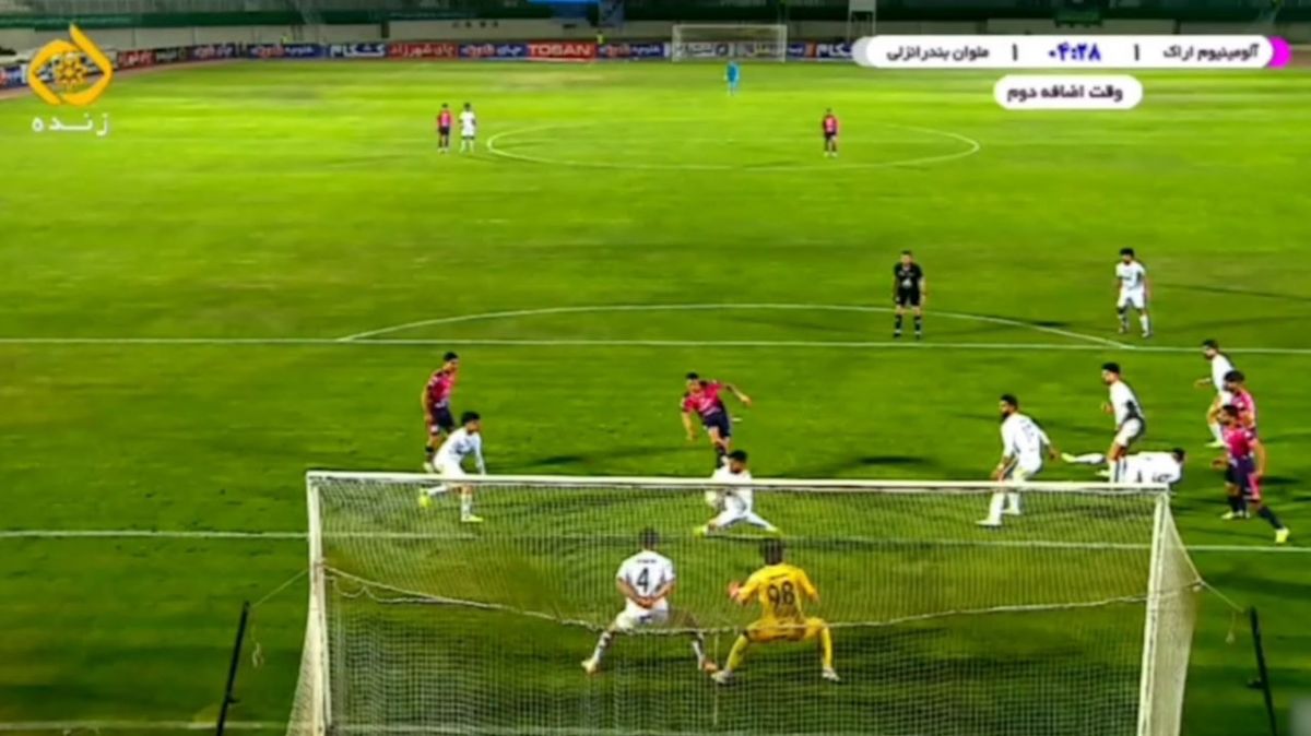 باشگاه آلومینیوم با انتشار این ویدیو نوشت: چطور ۳ هند در محوطه جریمه دیده نشد؟