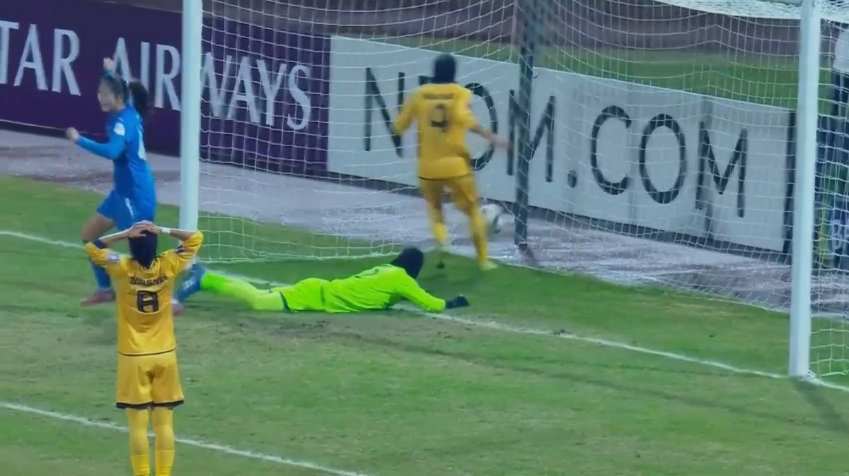 گل اول ووهان به خاتون بم (اووسو روی اشتباه دروازه بان)