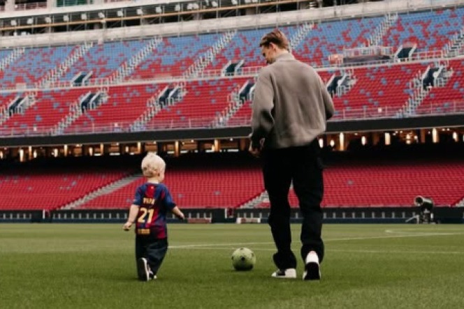 عکس؛ هدیه خاص ستاره بارسلونا به پسرش