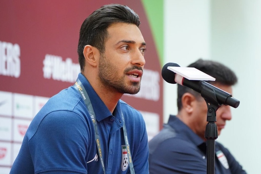 دفاع جالب قلعه‌نویی از شجاع: رونالدو هم مثل او سن و سالش زیاد است!