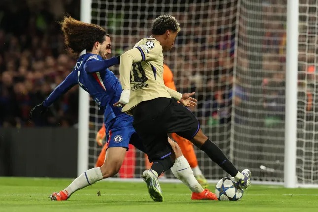 دروازه‌بان چلسی: یامال در جیب کوکوریا بود