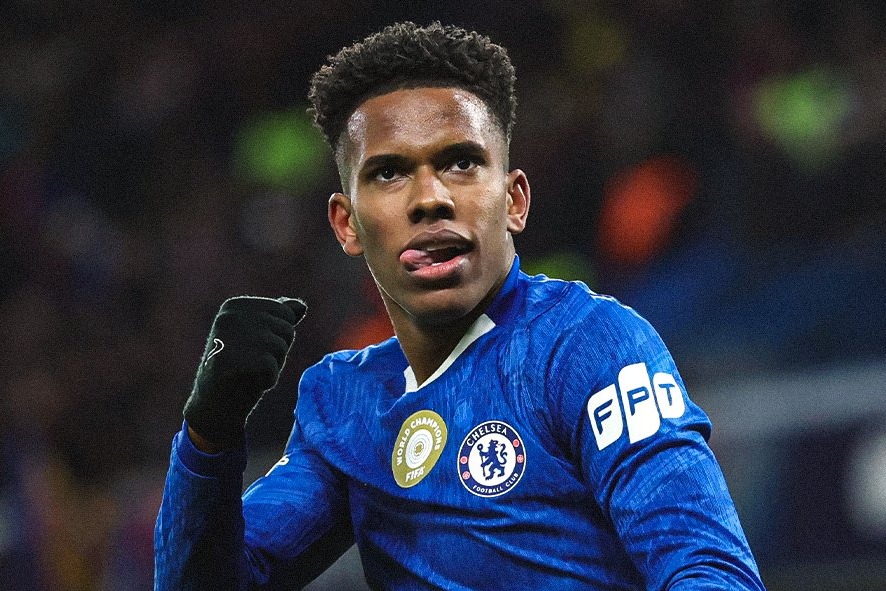 استوائو در کنار امباپه و هالند