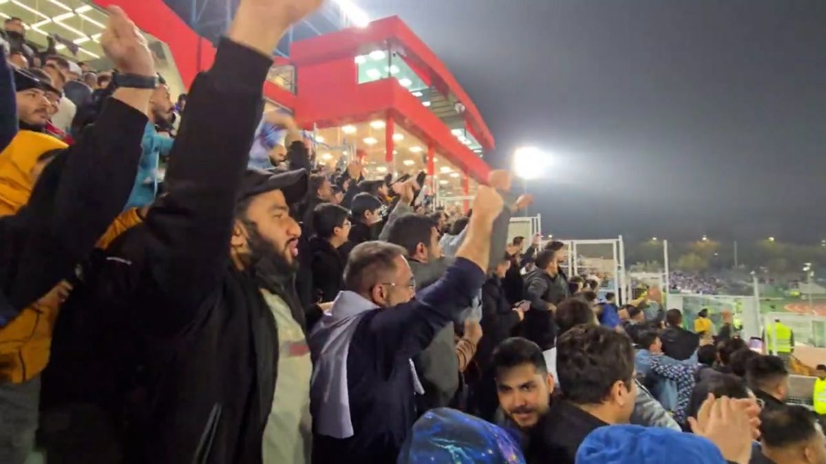 خوشحالی هواداران استقلال بعد از گل اول به الوصل